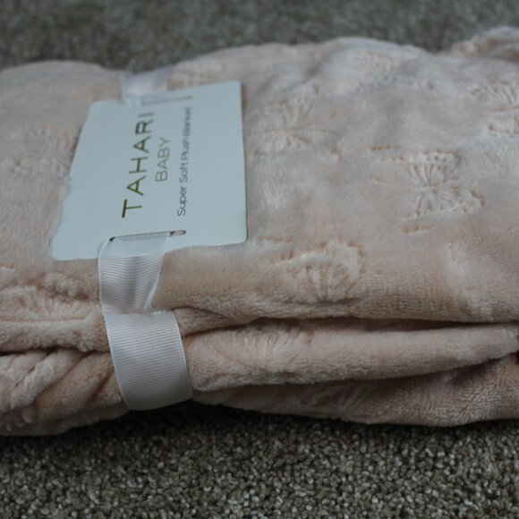 Tahari Baby Peach Butterfly Embossed Fleece Blanket Infant Girls Soft NWT - Picture 5 of 5